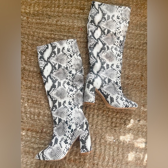 Missguided Knee High Snake Print Boots - Picture 2 of 4